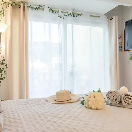 Maisonnette Tres Appreciee Entre Et Nature Climatisee Avec Cuisine Terrasse Parking Apartment Villeneuve-Loubet